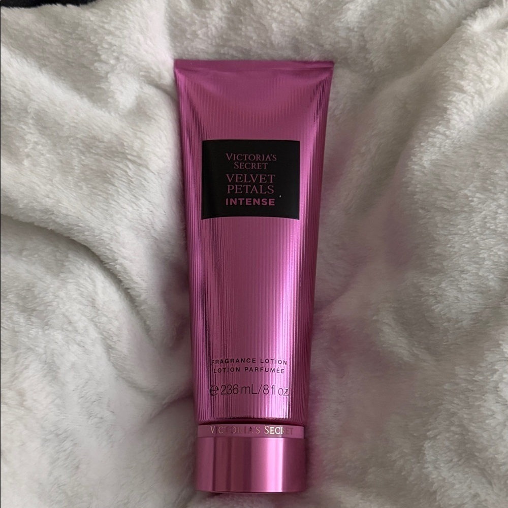 Victoria's Secret Velvet Petals Intense Pink Lotion